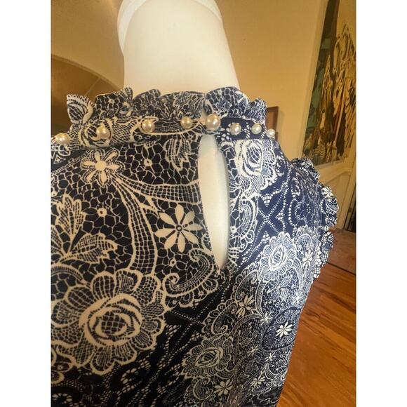 KARL LAGERFELD SLEEVELESS BLUE AND WHITE BLOUSE WOMENS SIZE MEDIUM - Picture 7 of 9